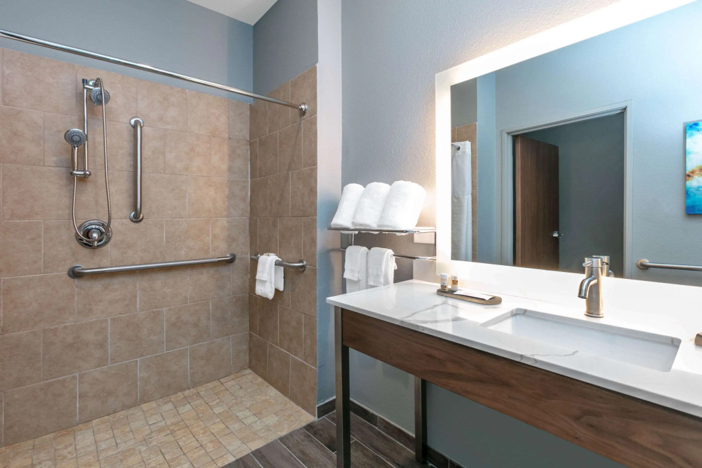 La Quinta Inn & Suites by Wyndham Jacksonville TX