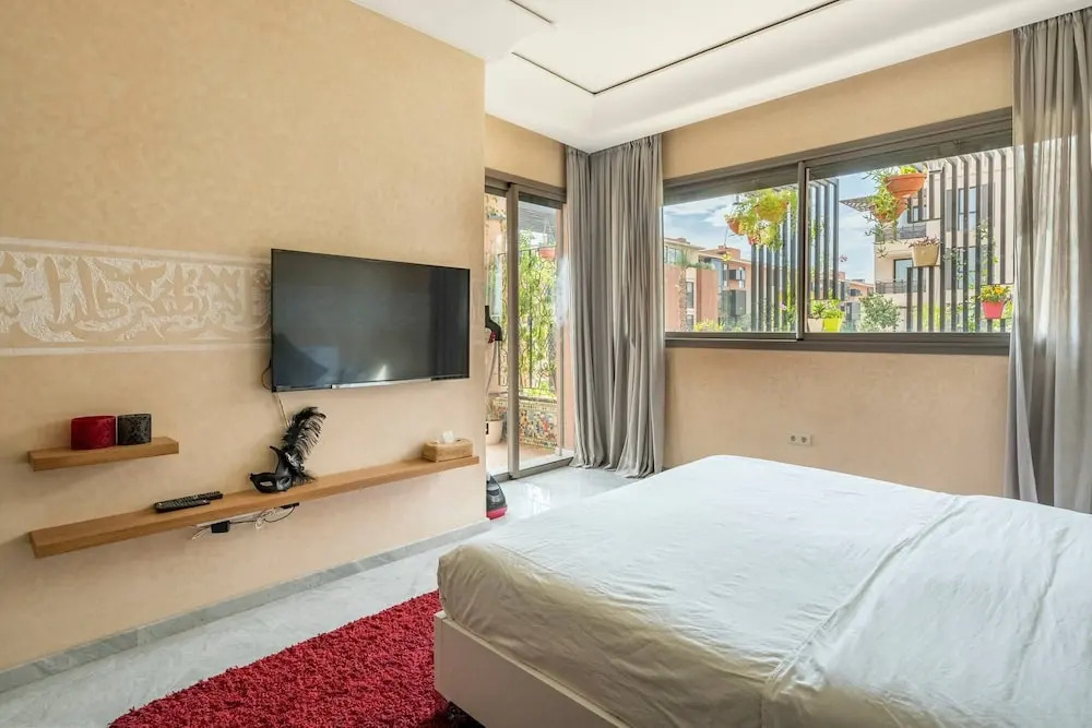 "superbe Appart Méga Terrasse Piscine +big Jardin"