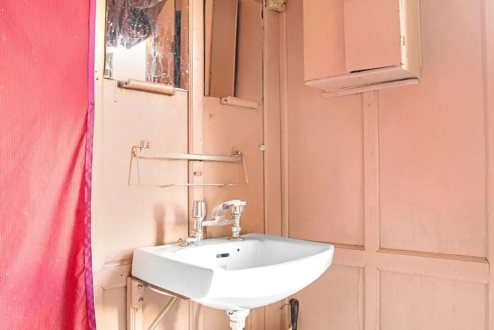 GuestHouser 1 BR Houseboat 1fda