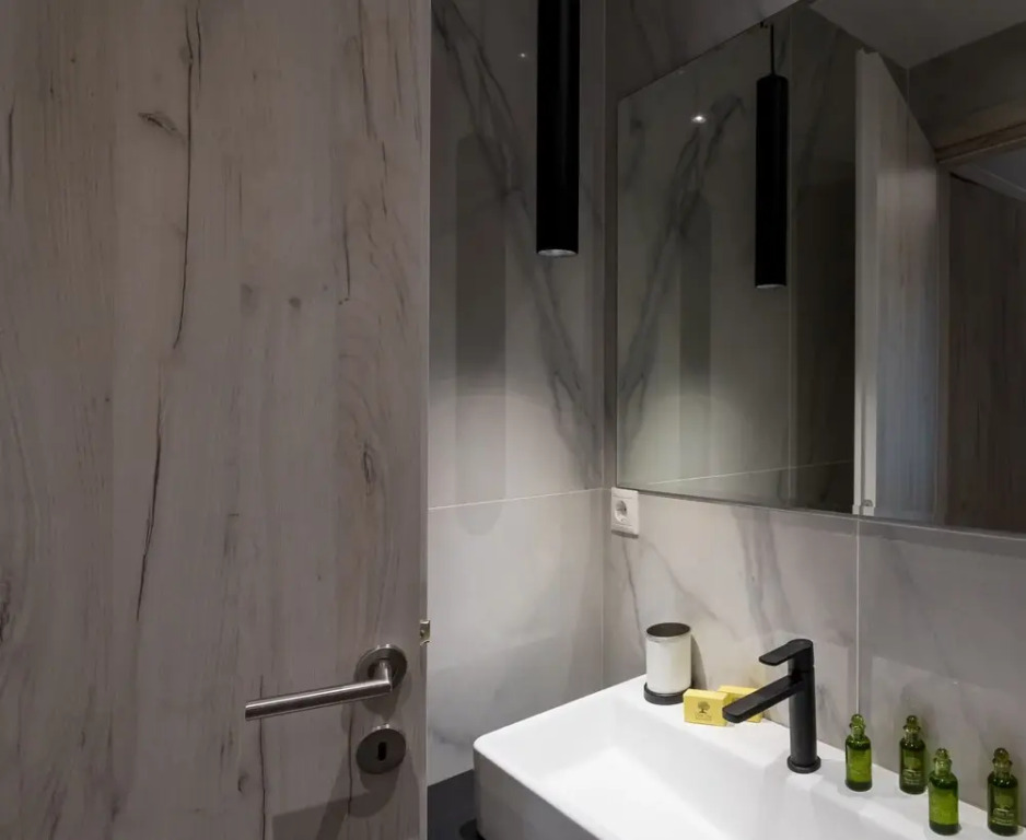 101m² Renovated Apartment in Koukaki