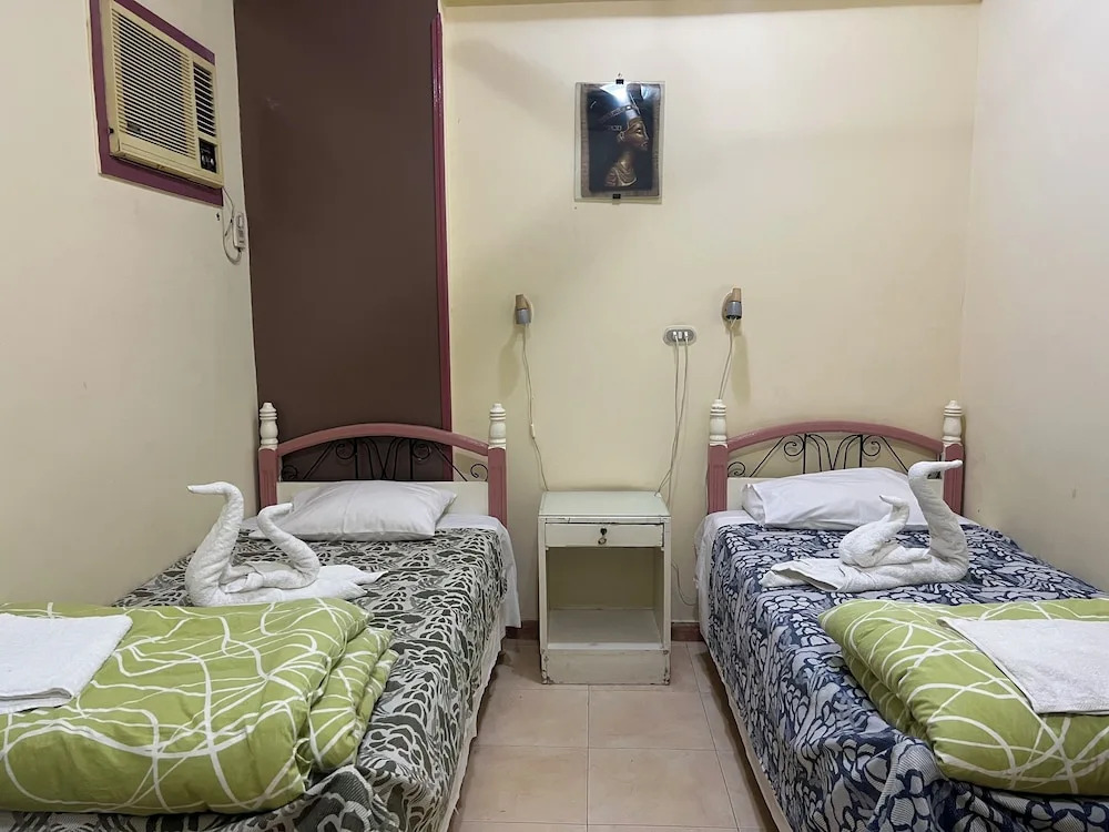 Elphardous Hotel