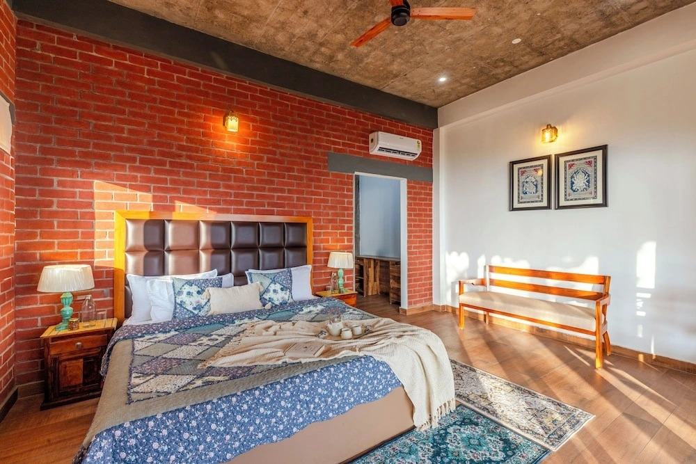 ELIVAAS Fleur De Lis 4 BHK Villa