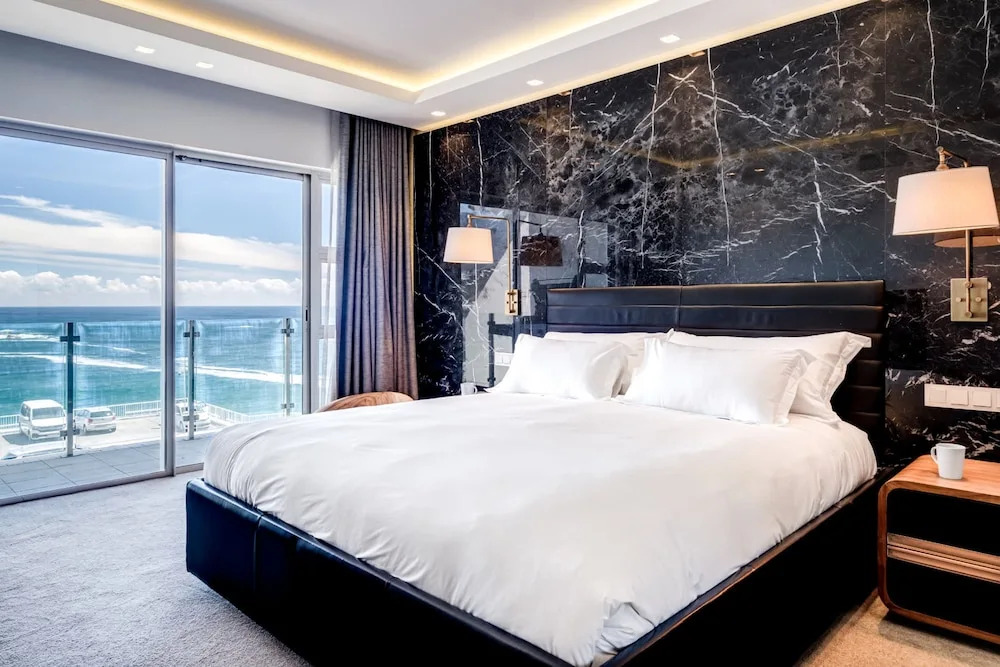 Chic Apartment w Amazing Views Dunmore Luxe