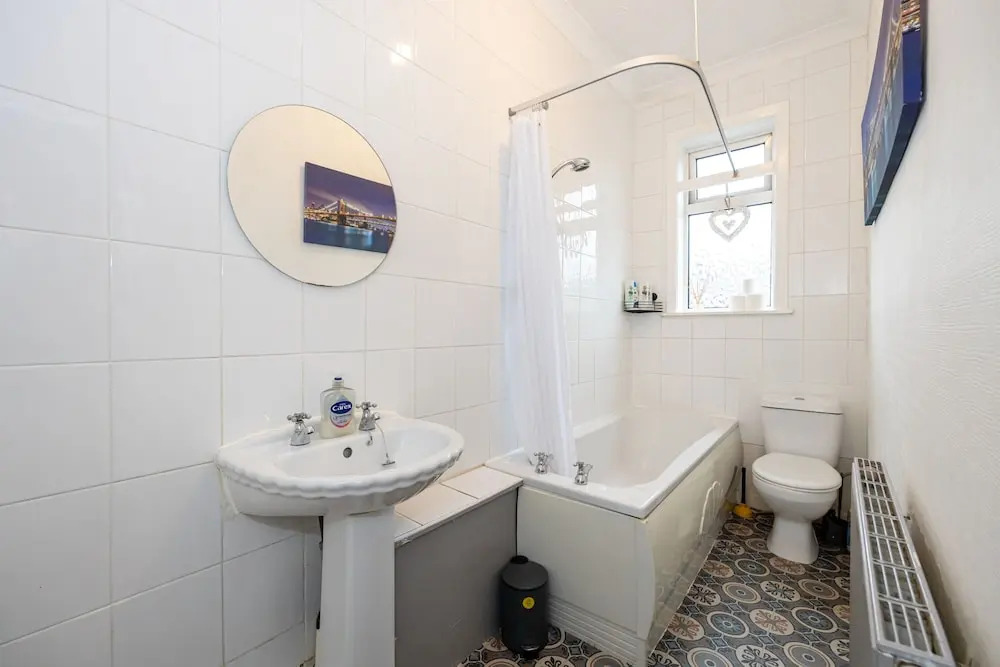 Captivating 2-bed House in Blackburn