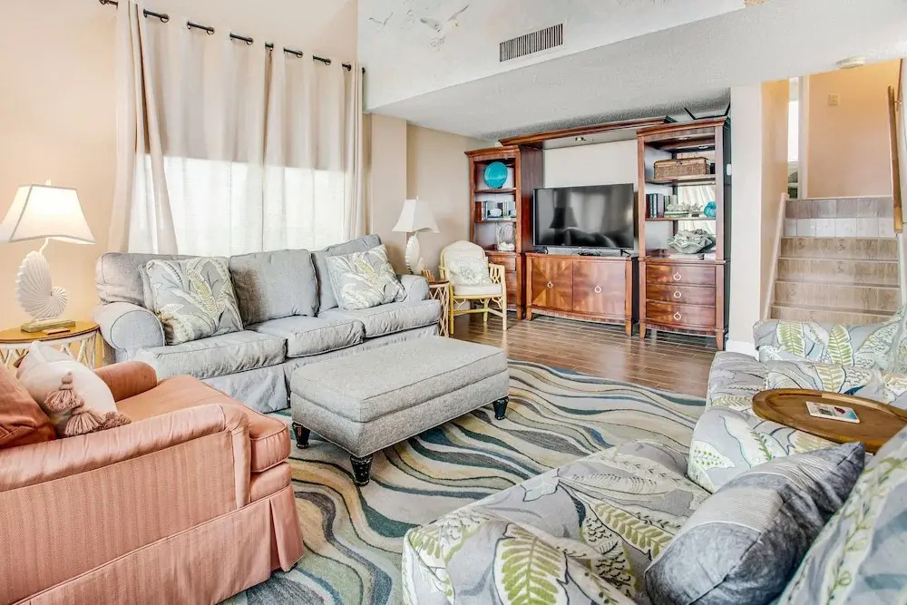 Ocean-view 4th-floor Condo With Balcony, Outdoor Pool & Central AC
