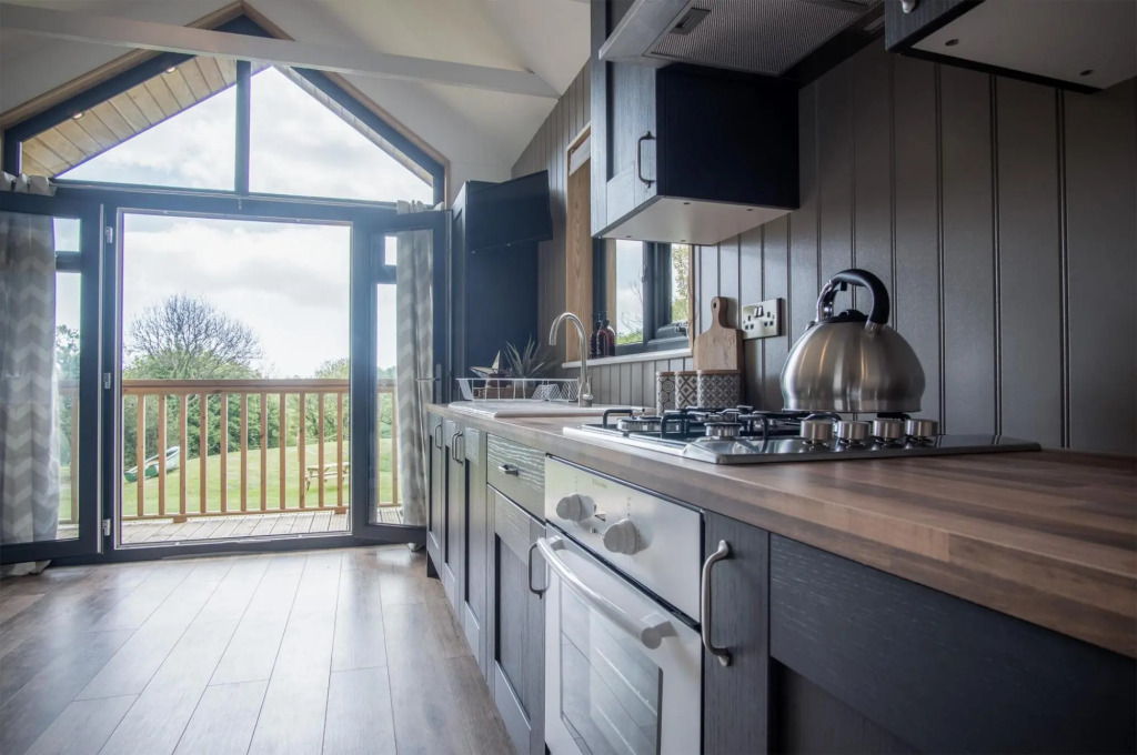 Cabin In The Woods - 1 Bed - Kilgetty