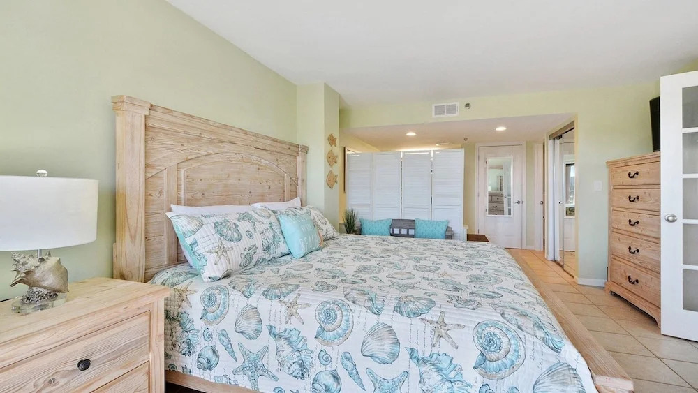 2515 Mare 2 Bedroom Condo