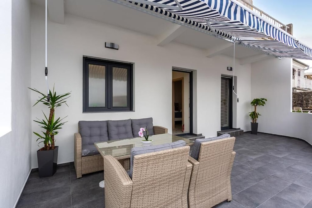 Villa Nela Apartments Sea View
