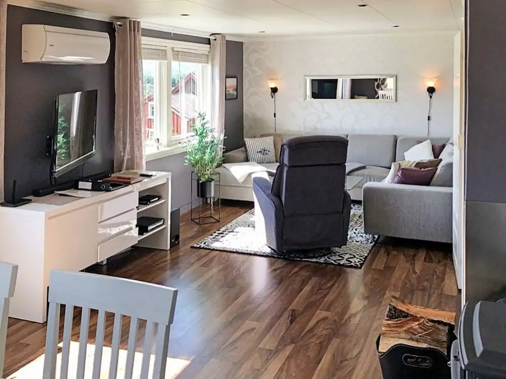 6 person holiday home in AVERØY