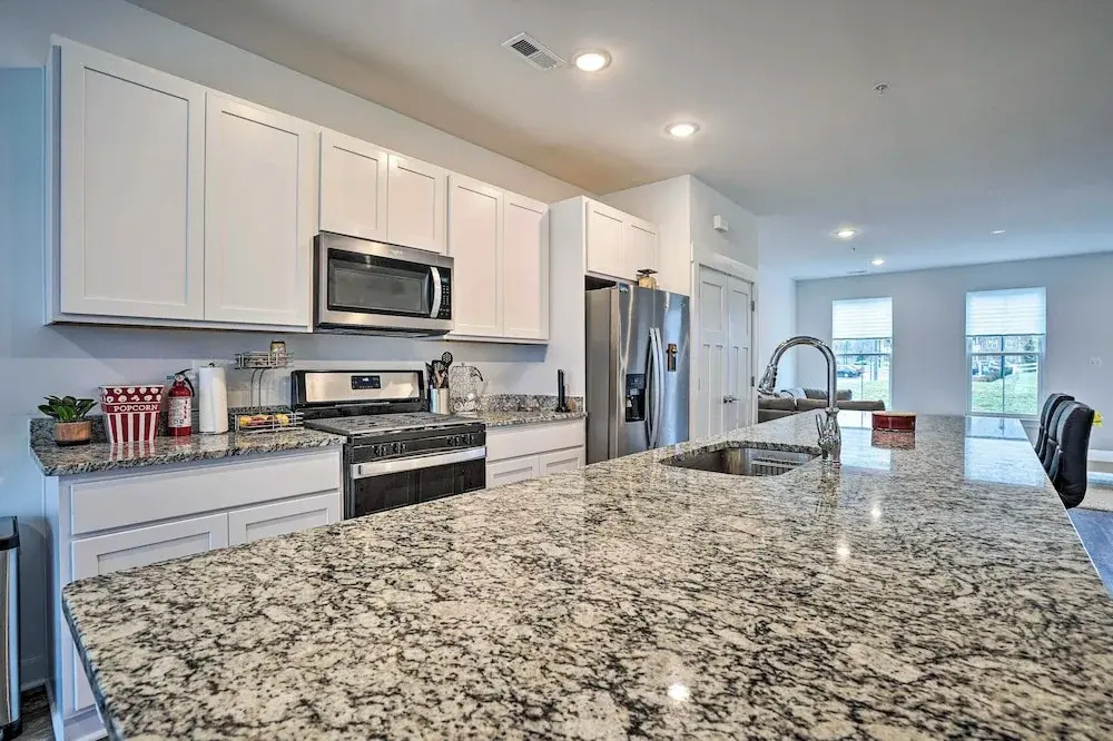 Modern Townhome 4 Mi to Downtown Frederick