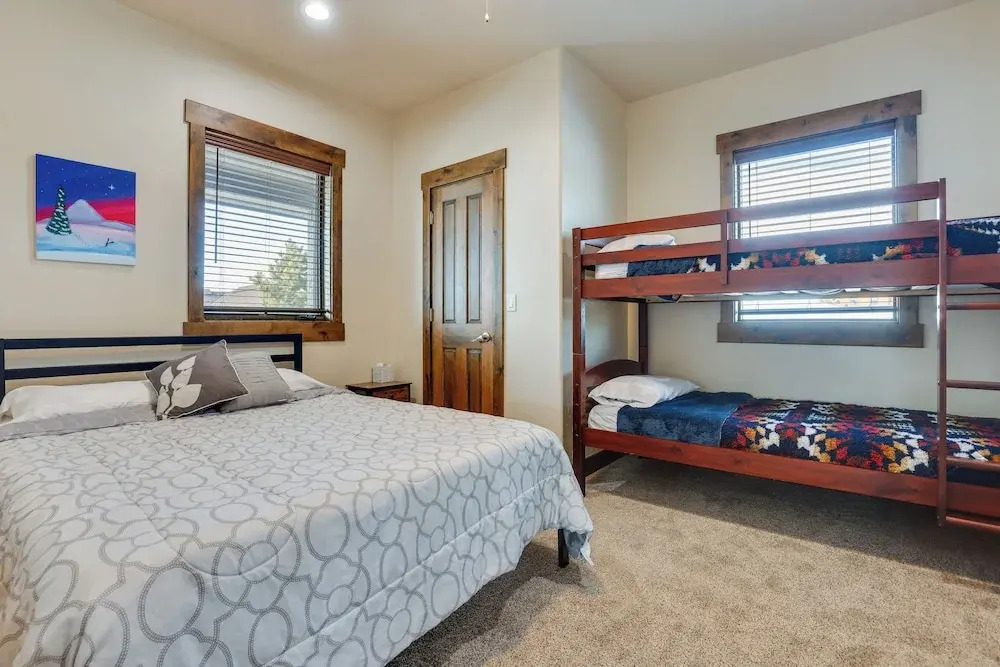 about 3 Mi to Granby Ranch Spacious Cabin Home!