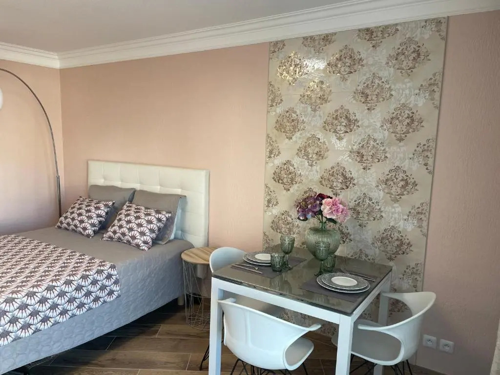Studio with Swimming Pool 80 Meters Near the Beach (Adults Only)