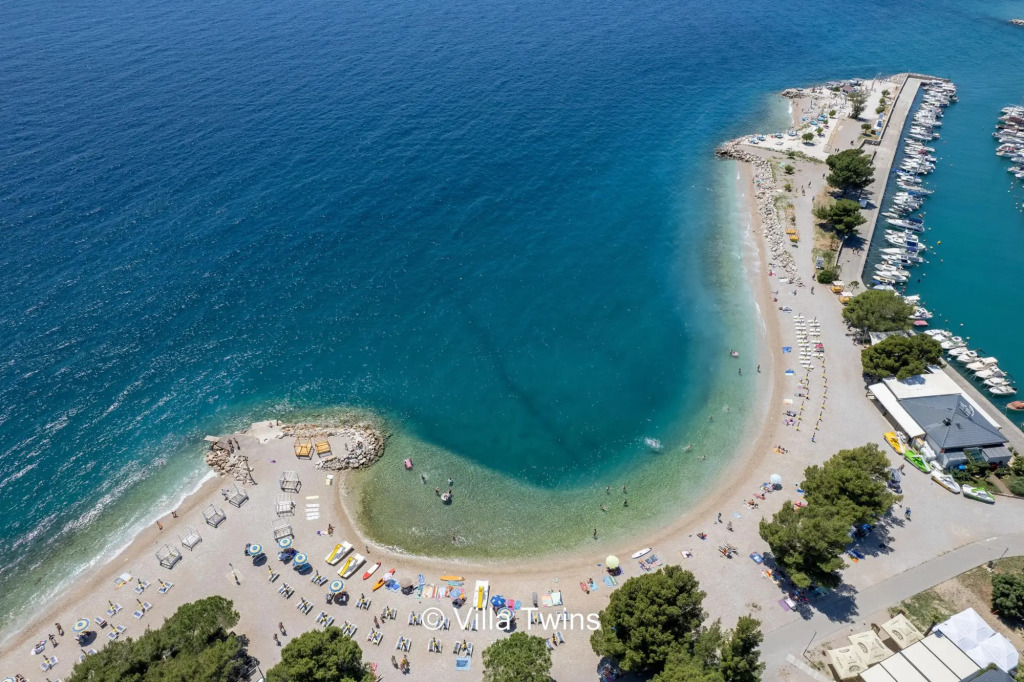 Twins II in Crikvenica