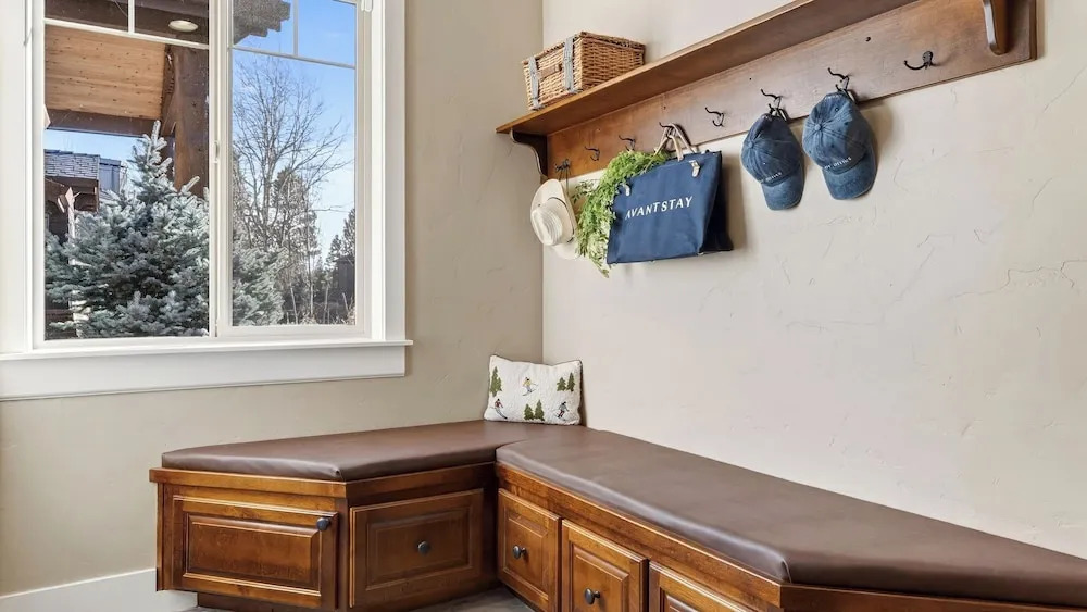 Mulligan Estate by Avantstay Sunriver Retreat + Hot Tub + Game Room + Bikes + Near Trails & Golf