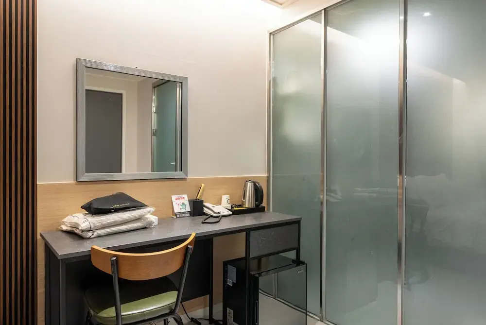 Mnlucky Hotel