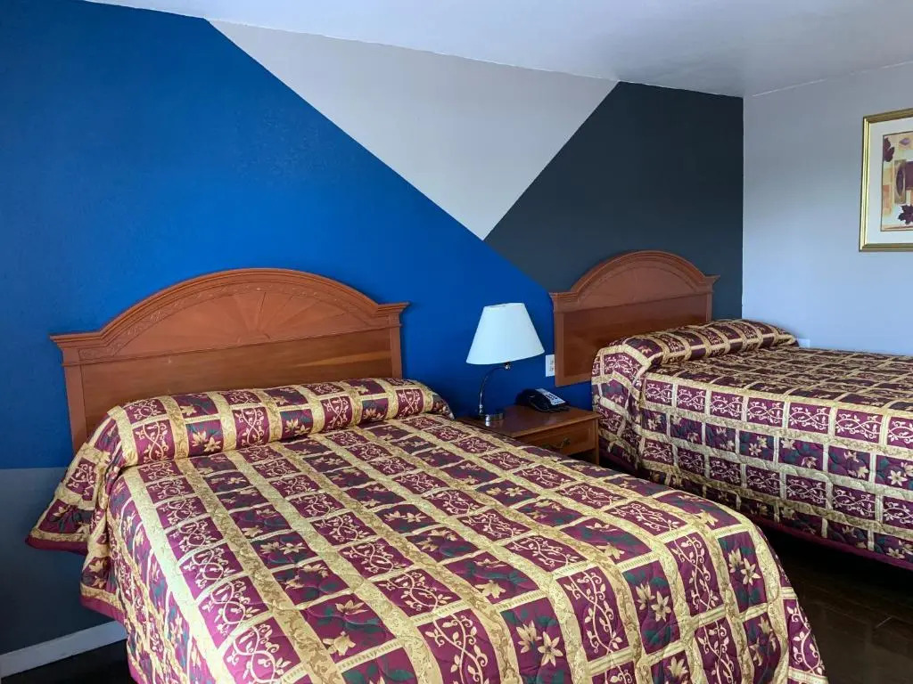 Royal Inn & Suites