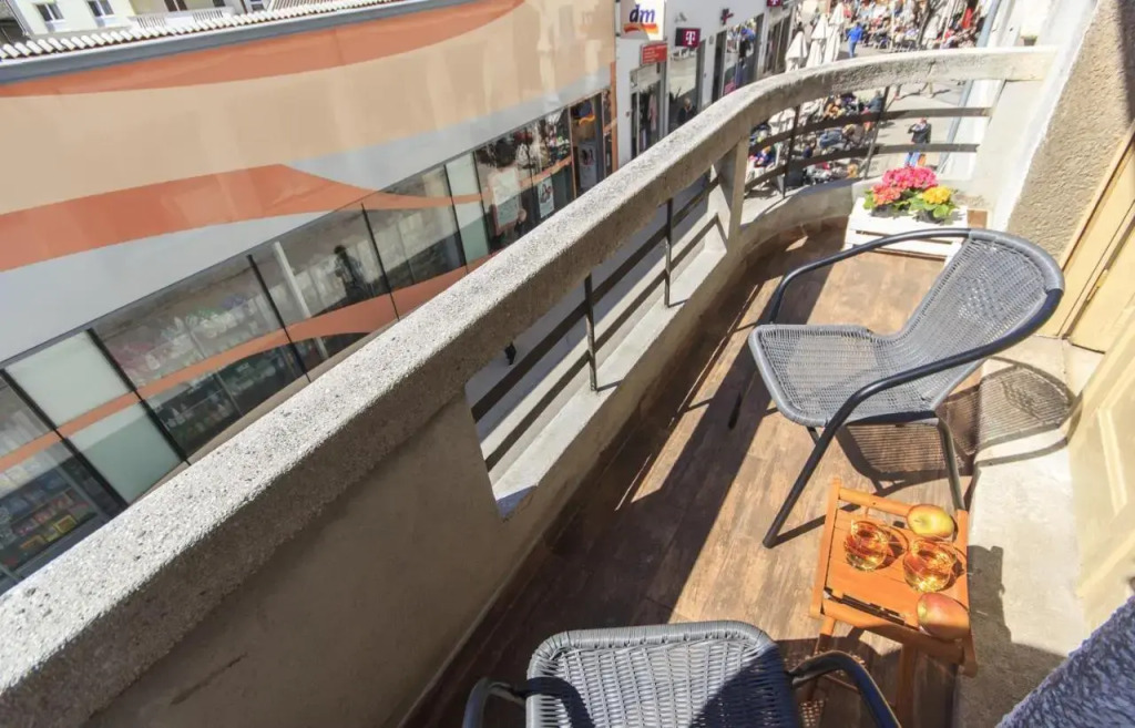 Spacious & Smart Center Apartment