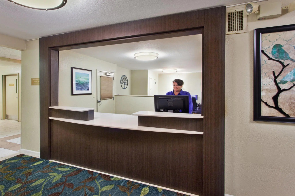 Sonesta Simply Suites Cleveland North Olmsted Airport