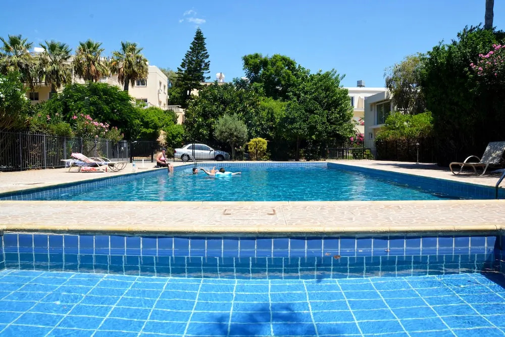 2BR Maisonette Pool - Walk to Beach