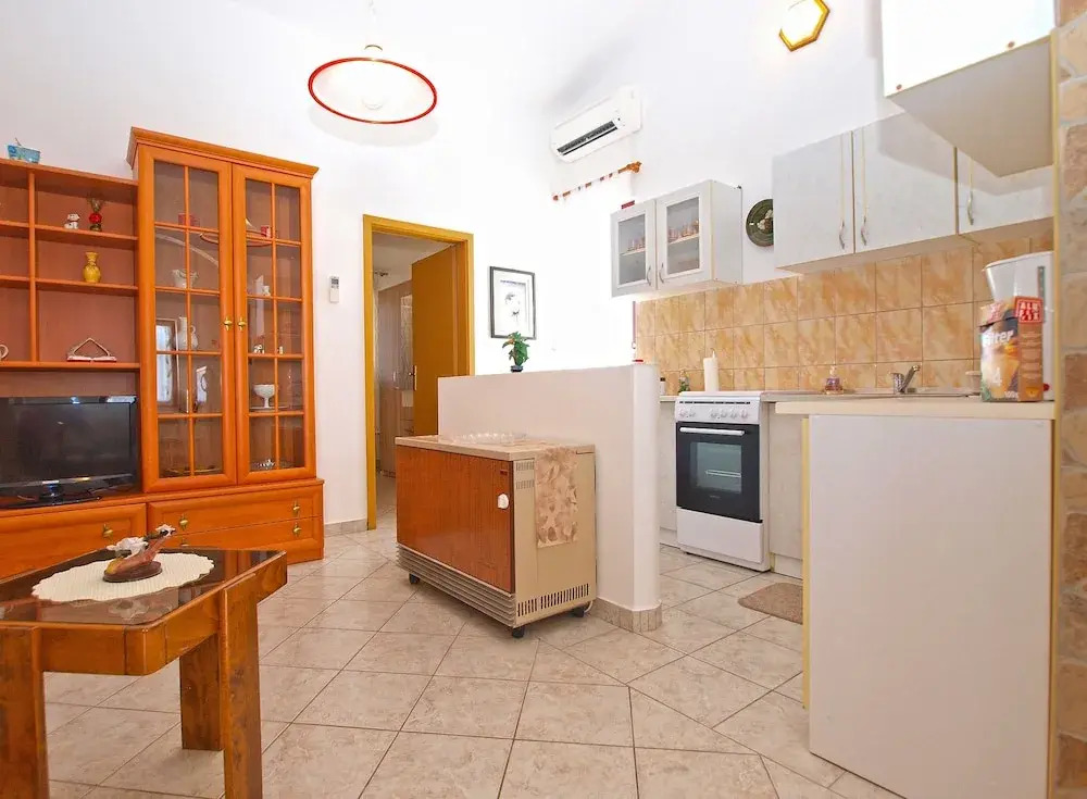 Apartment 893
