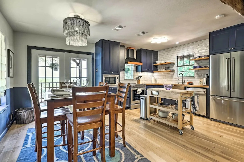 Dripping Springs Cabin w/ Pool, Hill Country Views