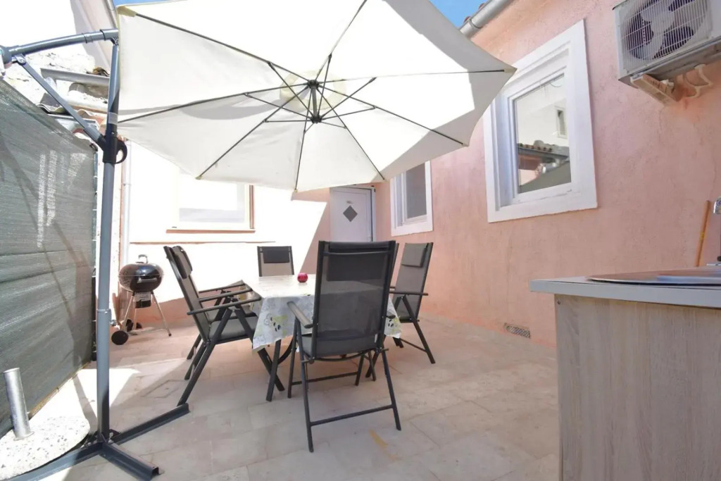 City Centre Apartment with terrace 2