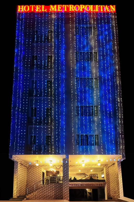 Hotel Metropolitan Near Sindhi Camp