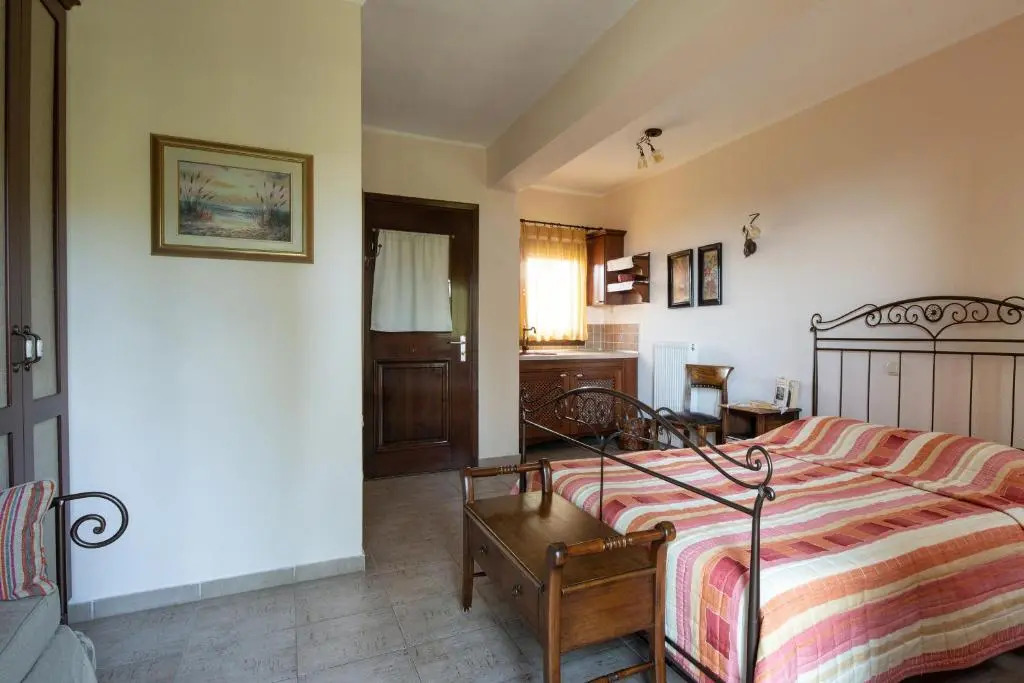 Chorostasi Guest House