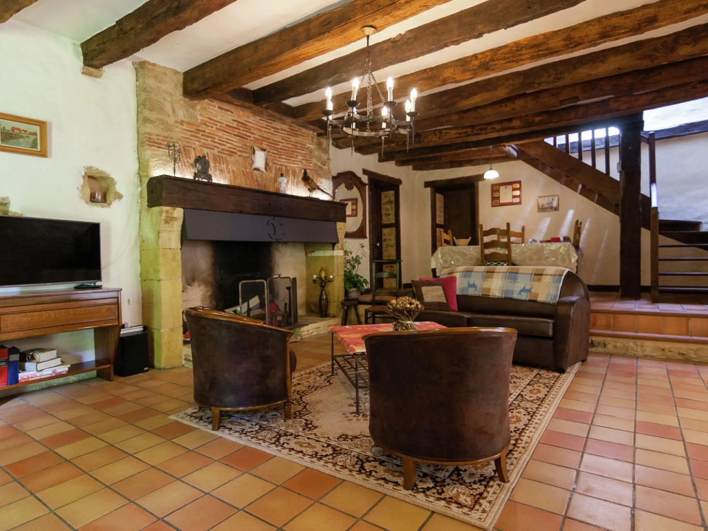 Large farmhouse with private garden