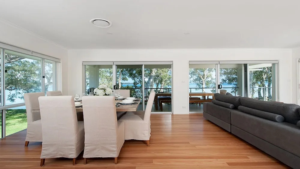 Waterfront Serenity - Luxury home with Grand Views