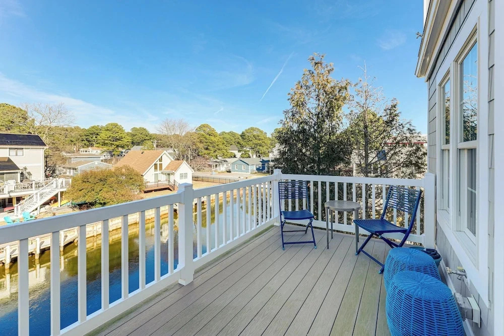 Family Friendly! Canal-front Gem in Bethany Beach