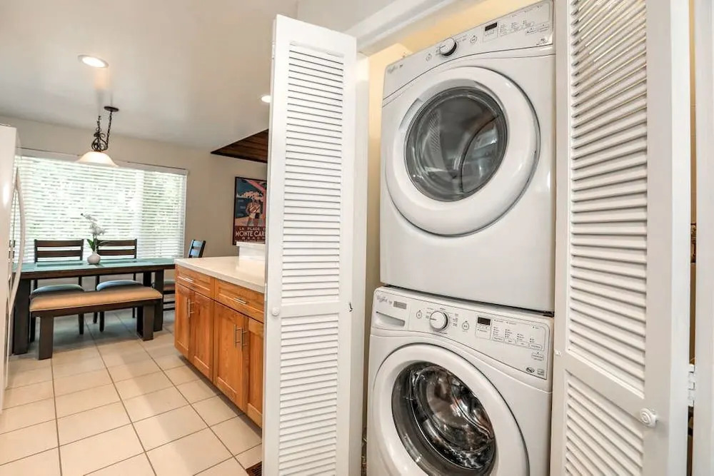 Beachy 3br - 1 Block To Ocean, Near Abbott Kinney 3 Bedroom Home
