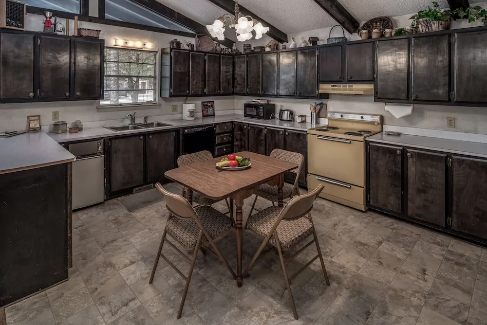 Aztex Retreat - Three Bedroom Cabin