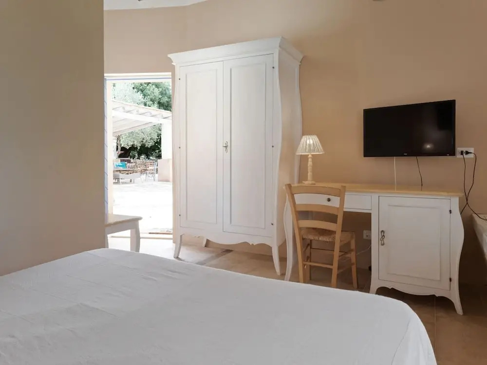 Farmhouse in Noto with Pool and Garden