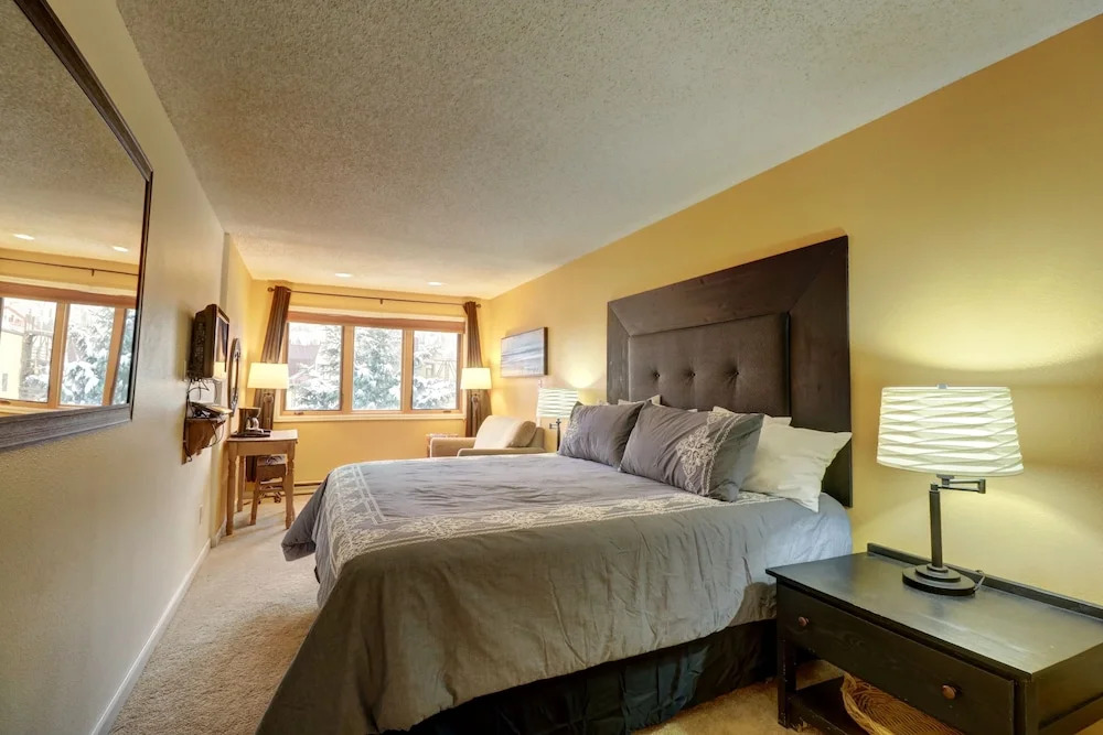 Fp209 Fox Pine Inn 1 Bedroom Condo by RedAwning