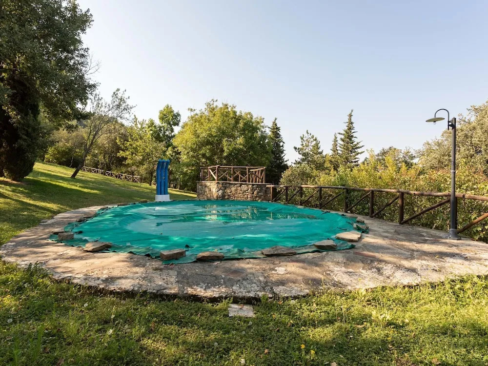 Idyllic Farmhouse With Bbq, Swimming Pool, Terrace, Garden