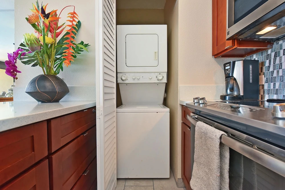 Mahana 602 Studio Bedroom 1 Bathroom Condo by Redawning
