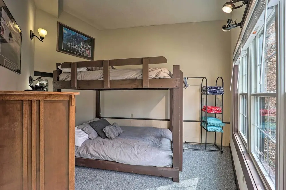 'skiway Chalet' Home w/ Hot Tub in Beech Mountain!