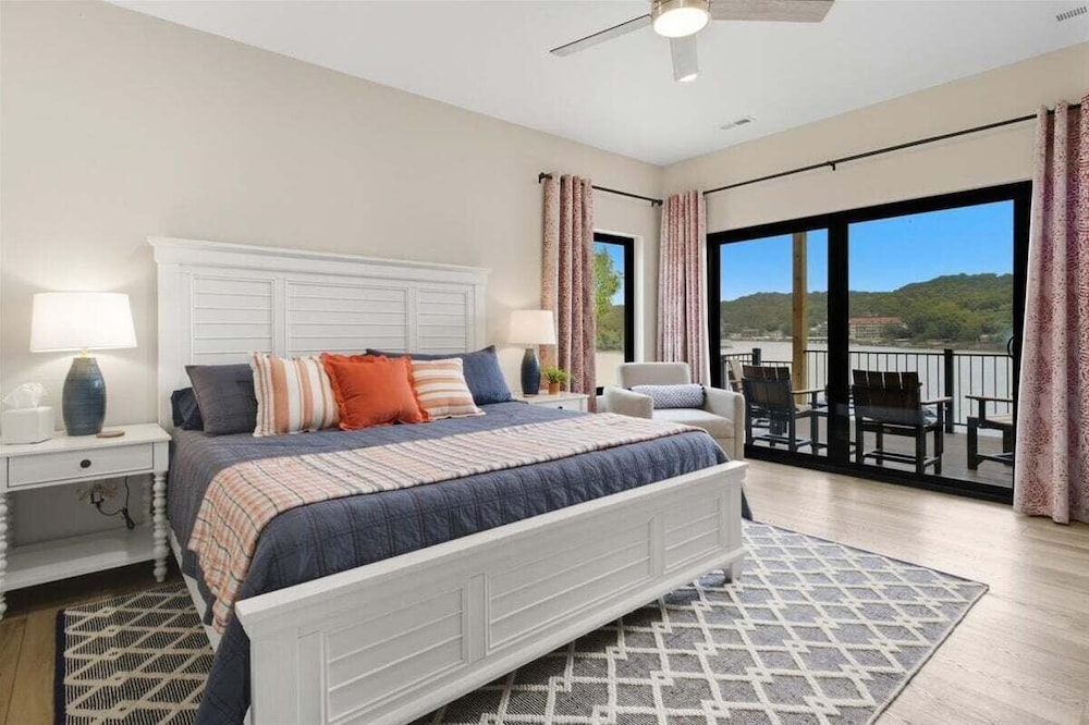 Modern Lakefront Escape The Twelve
