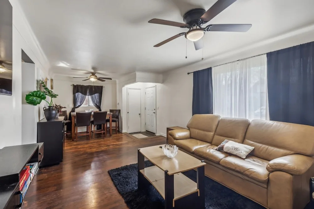 Queen G2 Mansion 3 Bedroom Home by RedAwning