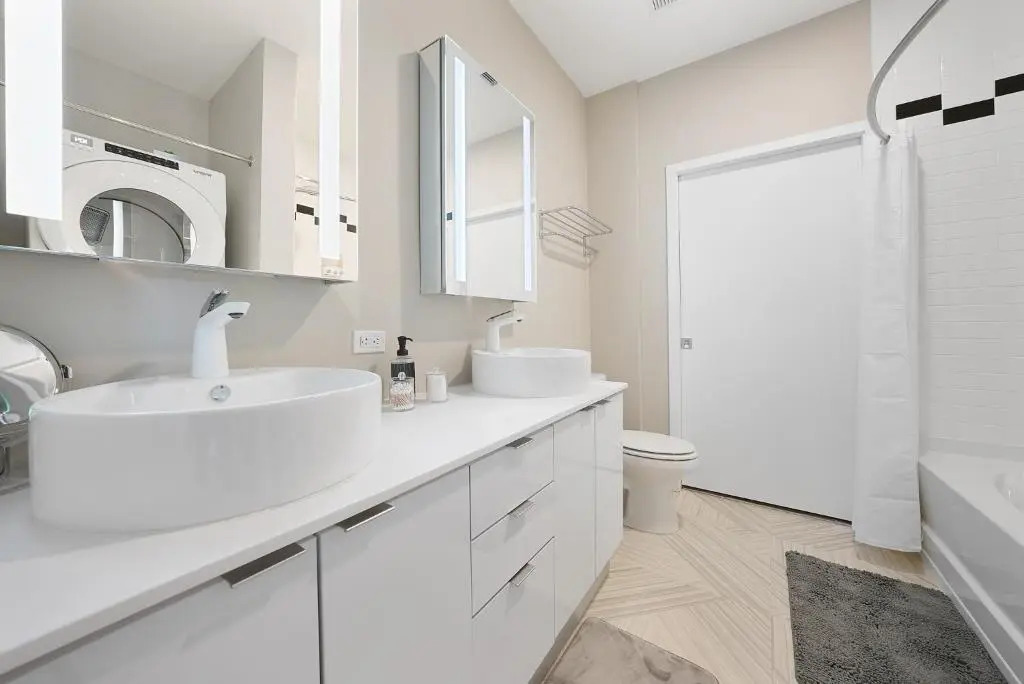 Spacious Insta-worthy Oasis steps from Night Life 360