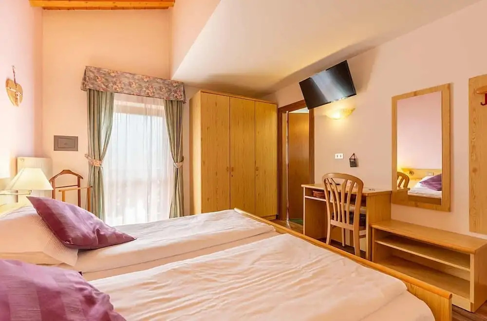 Alpine Touring Hotel-petfriendly