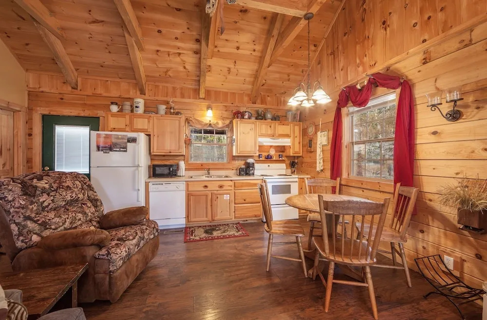 Sleepin' Inn 2 Bedroom Cabin by RedAwning