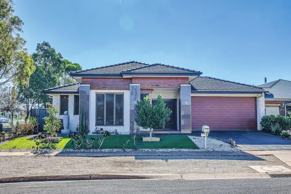Stylish Luxe House For Big Group Near Shopping Center