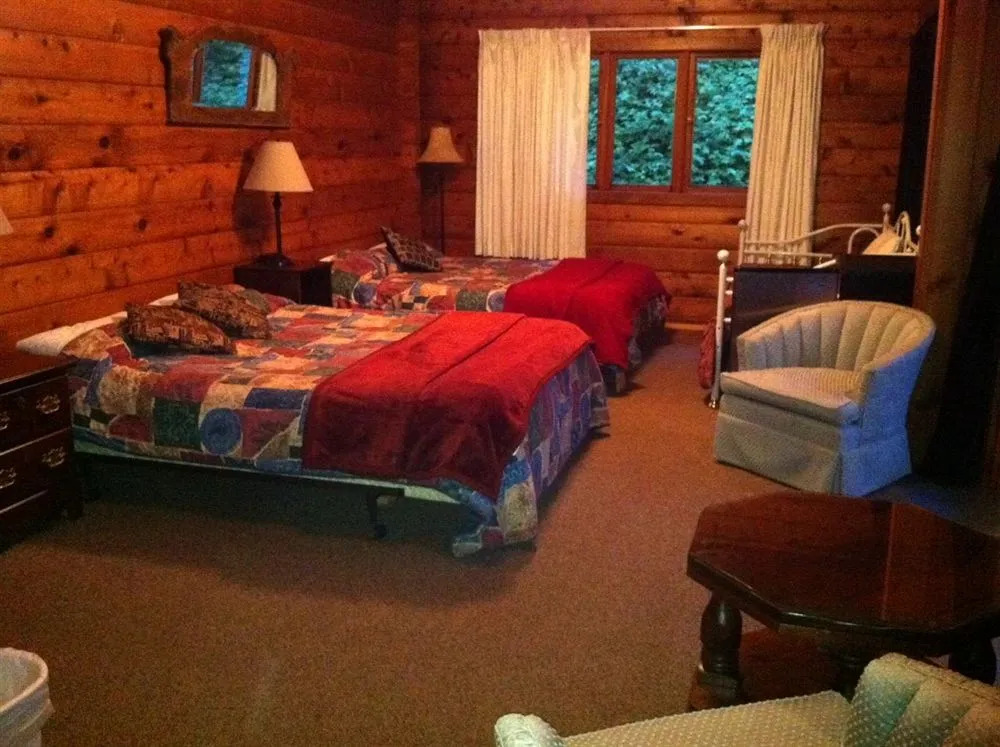 Alert Bay Lodge