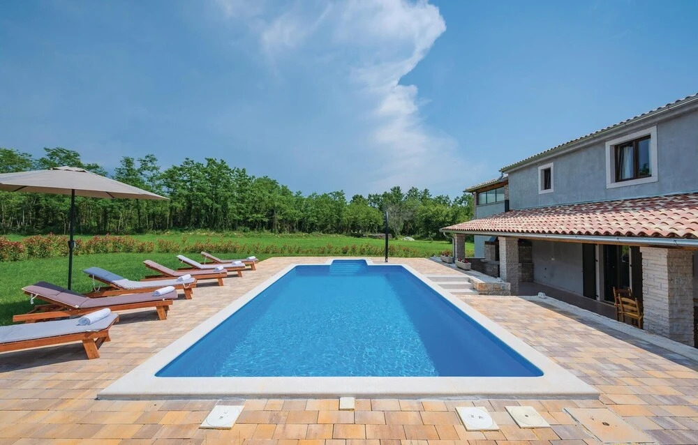 Beautiful Home in Katun With Wifi and 3 Bedrooms