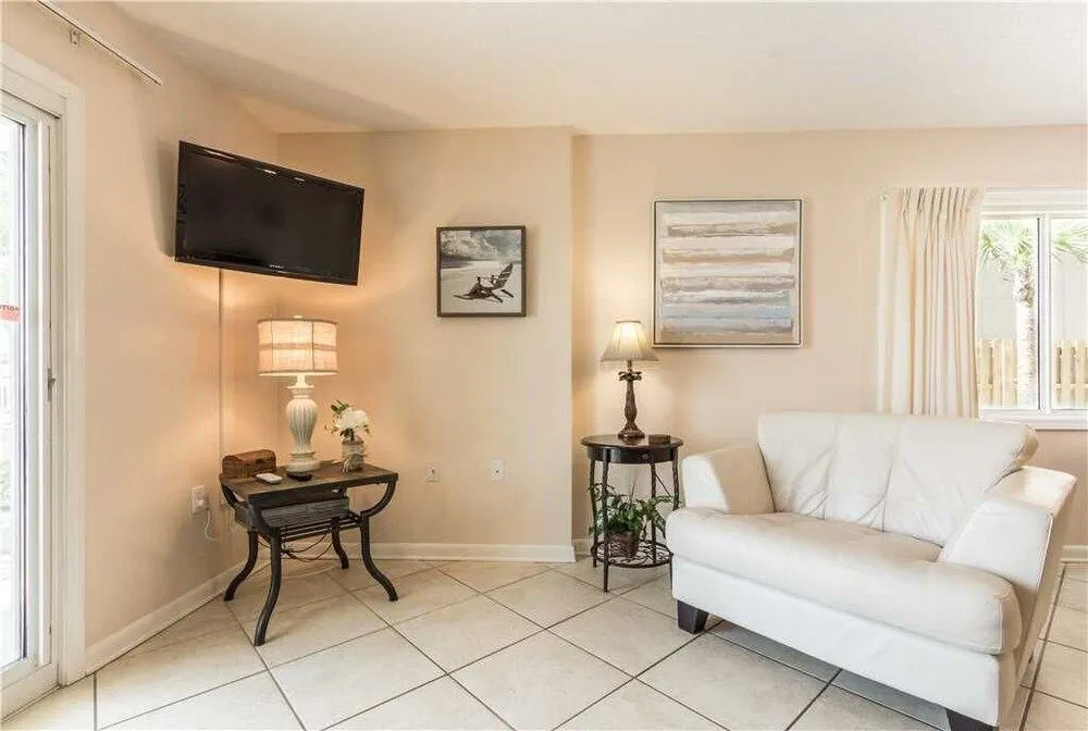 Four Winds 104 - 1 Br condo by RedAwning