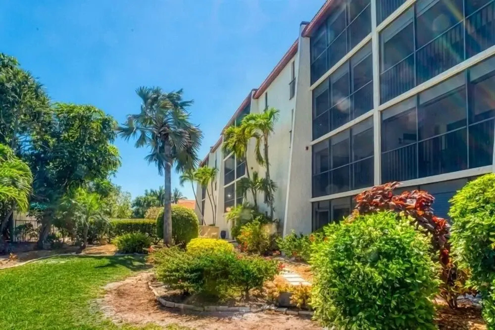 Sandpebble 3f 2 Bedroom Condo