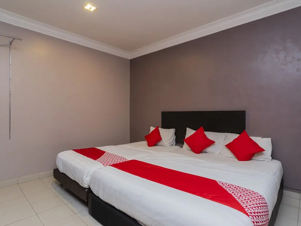 Golden Horse Hotel by OYO Rooms