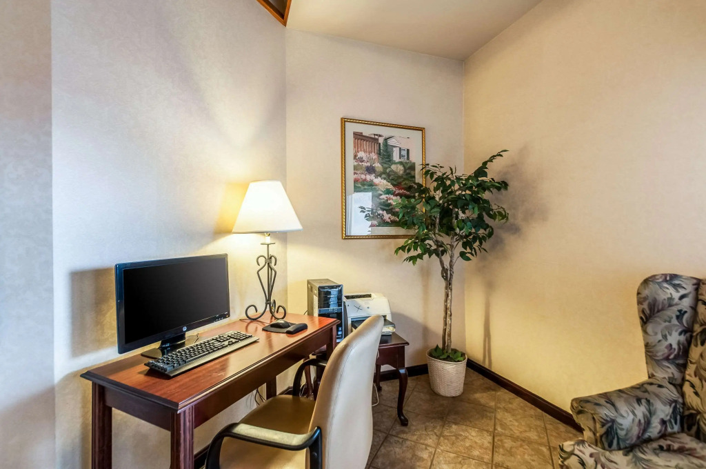 Econo Lodge Inn & Suites Middletown - Winchester South